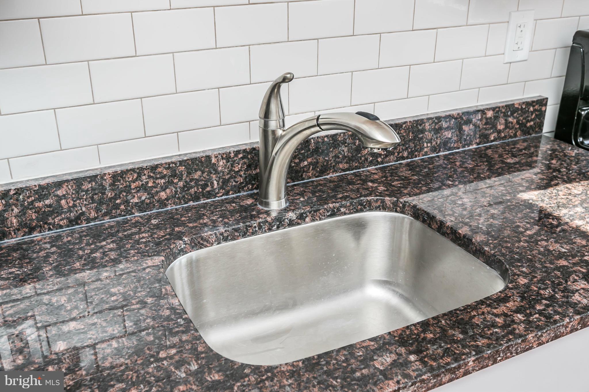 927 Coleridge Road Baltimore, MD 21229 - Photo 11 of 29 Kitchen