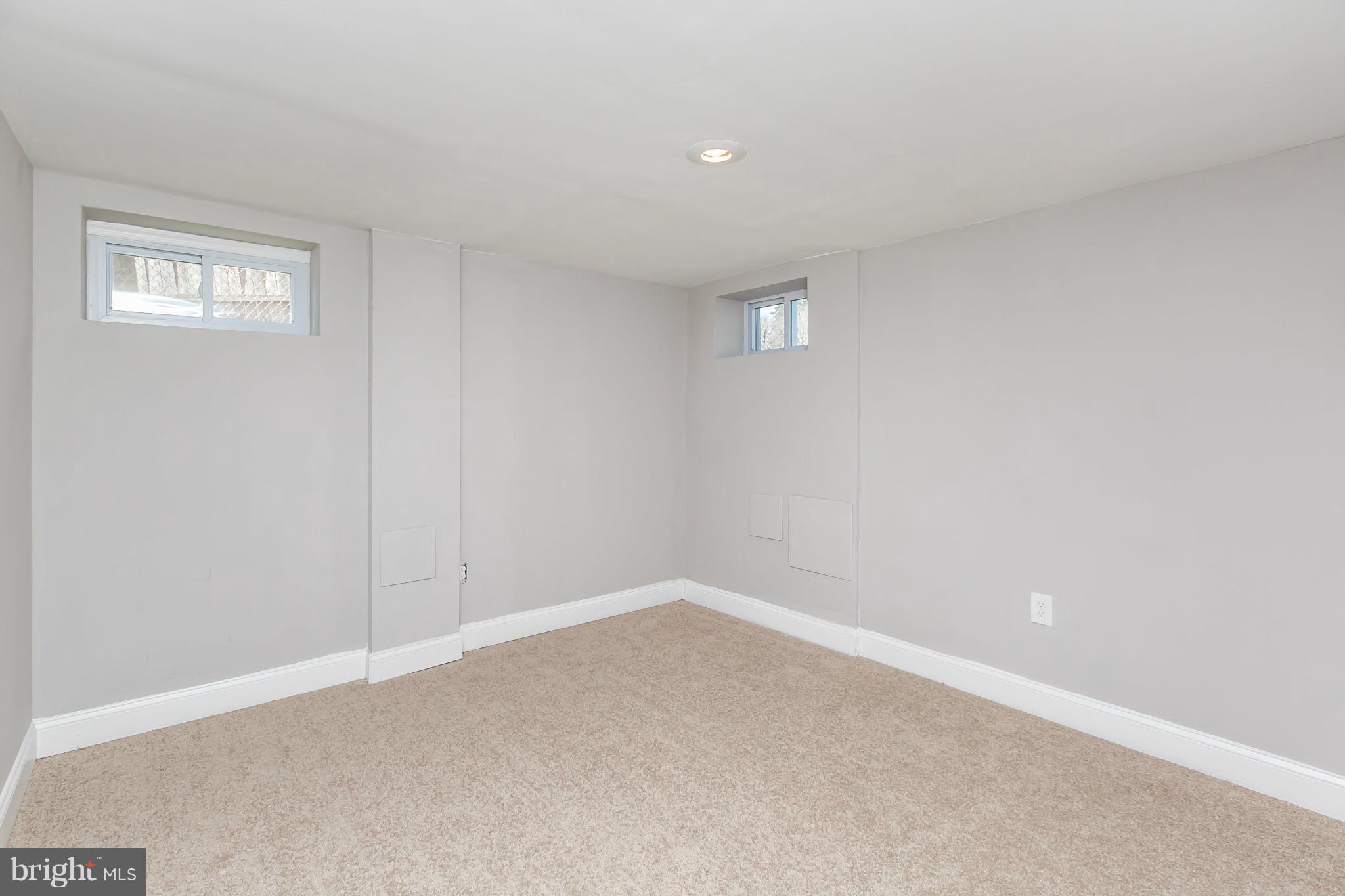 927 Coleridge Road Baltimore, MD 21229 - Photo 22 of 29 Family Room