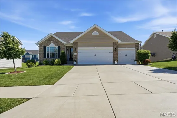 $529,900 | 104 Hannahs Mill Drive, Lake St. Louis, MO 63367