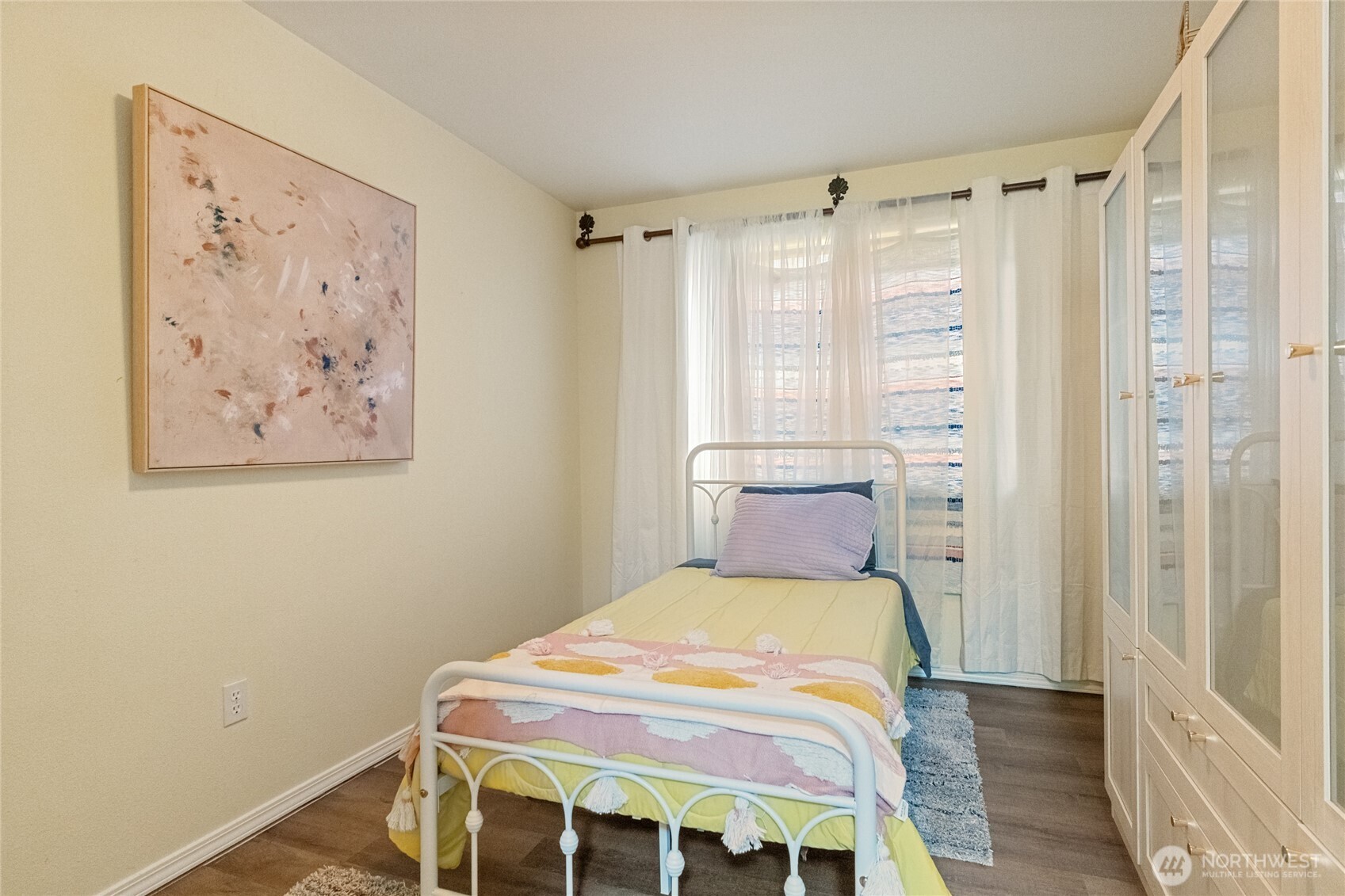 1501 Angela Street Wenatchee, WA 98801 - Photo 18 of 30 a bedroom with a bed and a painting on the wall