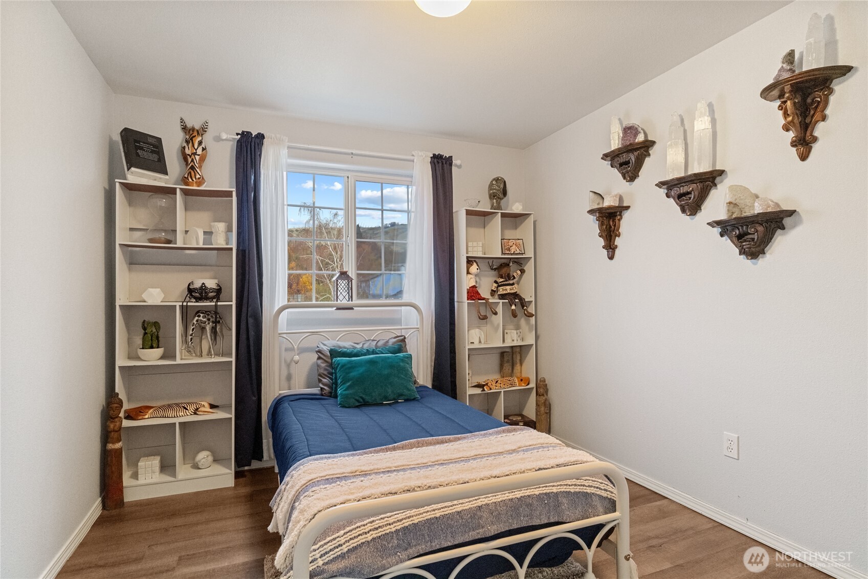 1501 Angela Street Wenatchee, WA 98801 - Photo 19 of 30 a bedroom with a bed and a window