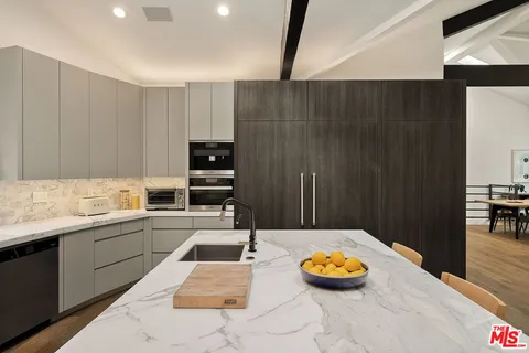 $5,395,000 | 28222 Via Acero, Malibu, CA 90265