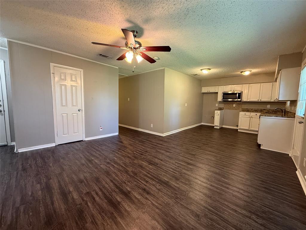 303 Ridgefield Circle Mesquite, TX 75149 - Photo 5 of 17