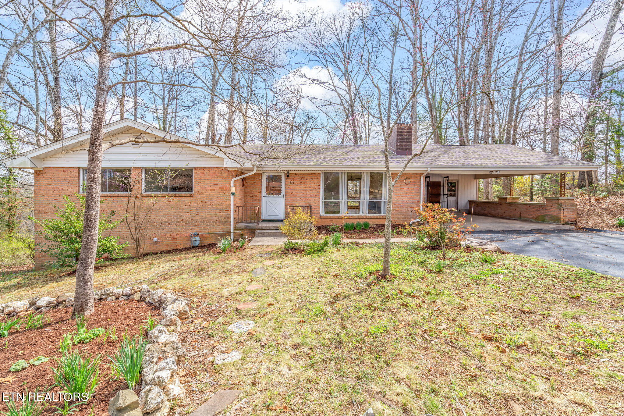 879 West Outer Drive Oak Ridge, TN 37830 - Photo 1 of 53 1-web-or-mls-879 W. Outer Drive-47