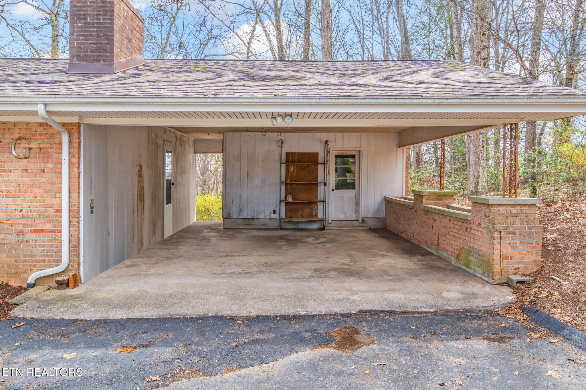 879 West Outer Drive Oak Ridge, TN 37830 - Photo 11 of 53 10-web-or-mls-879 W. Outer Drive-45