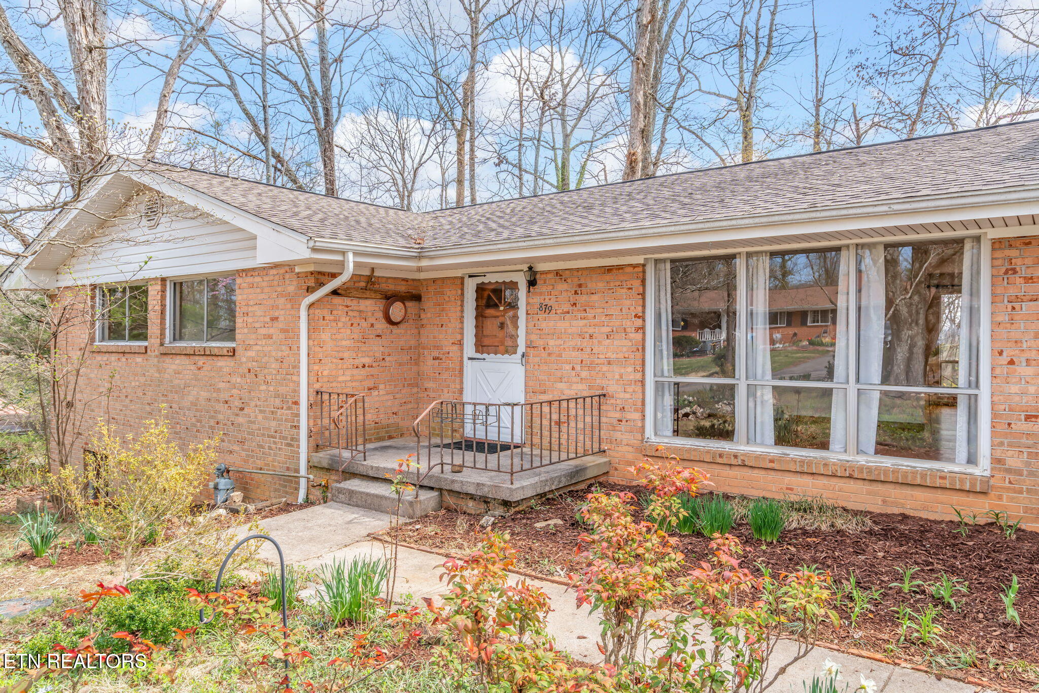 879 West Outer Drive Oak Ridge, TN 37830 - Photo 2 of 53 2-web-or-mls-879 W. Outer Drive-46
