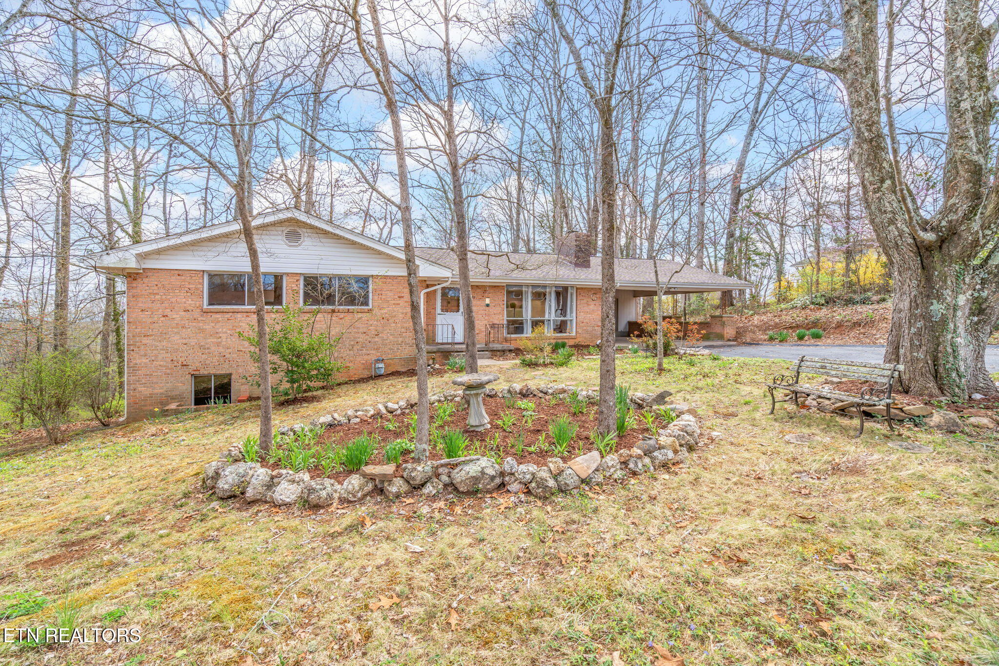 879 West Outer Drive Oak Ridge, TN 37830 - Photo 3 of 53 3-web-or-mls-879 W. Outer Drive-48