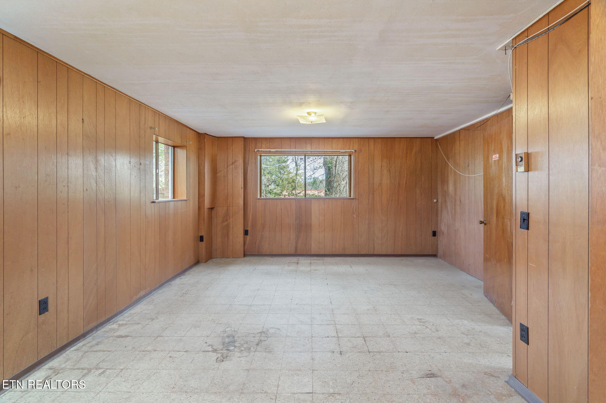 879 West Outer Drive Oak Ridge, TN 37830 - Photo 35 of 53 35-web-or-mls-879 W. Outer Drive-25