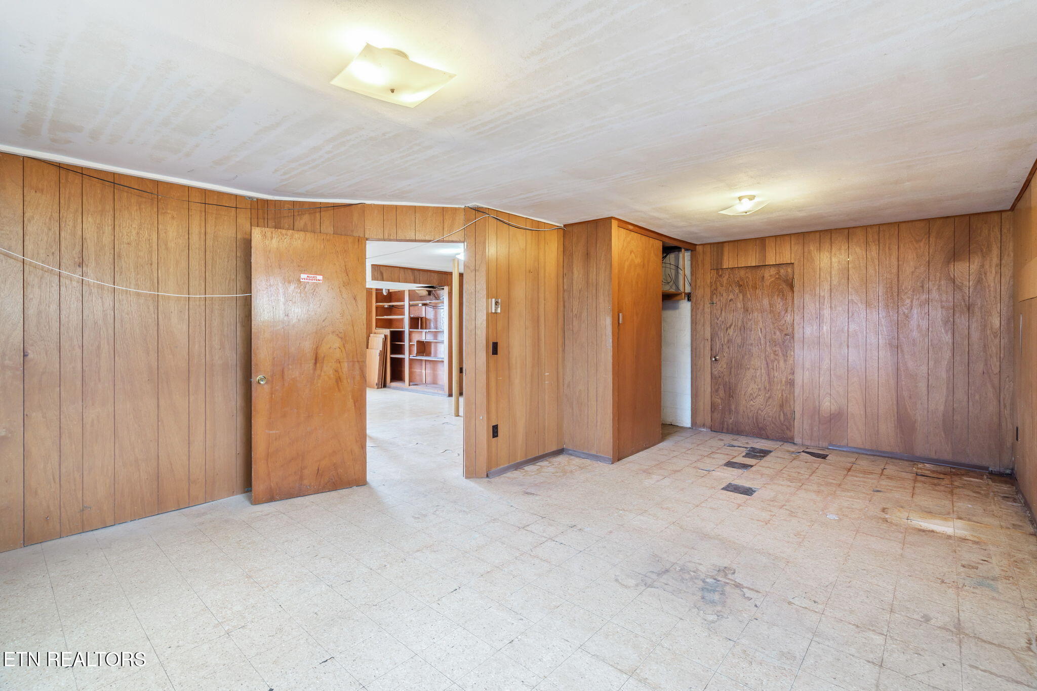 879 West Outer Drive Oak Ridge, TN 37830 - Photo 36 of 53 36-web-or-mls-879 W. Outer Drive-26