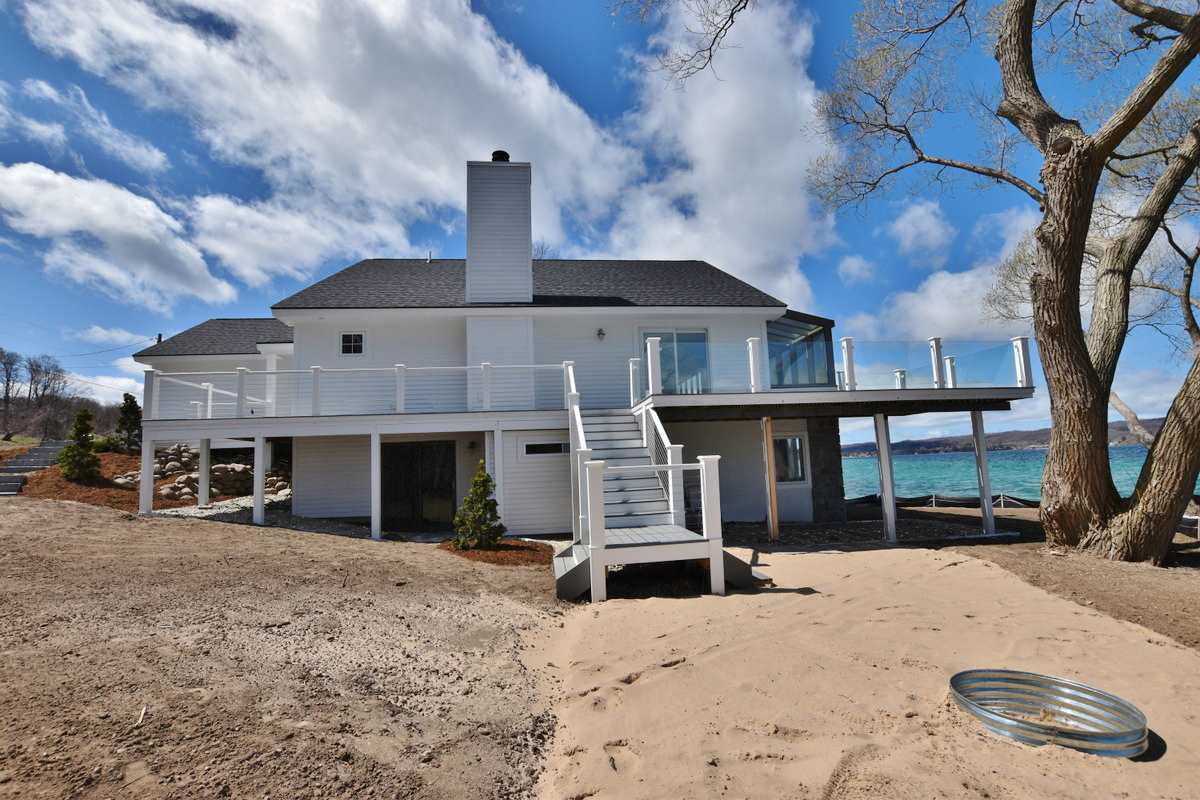 280 South Stony Point Road Suttons Bay, MI 49682 - Photo 17 of 63 1871004-16.JPG