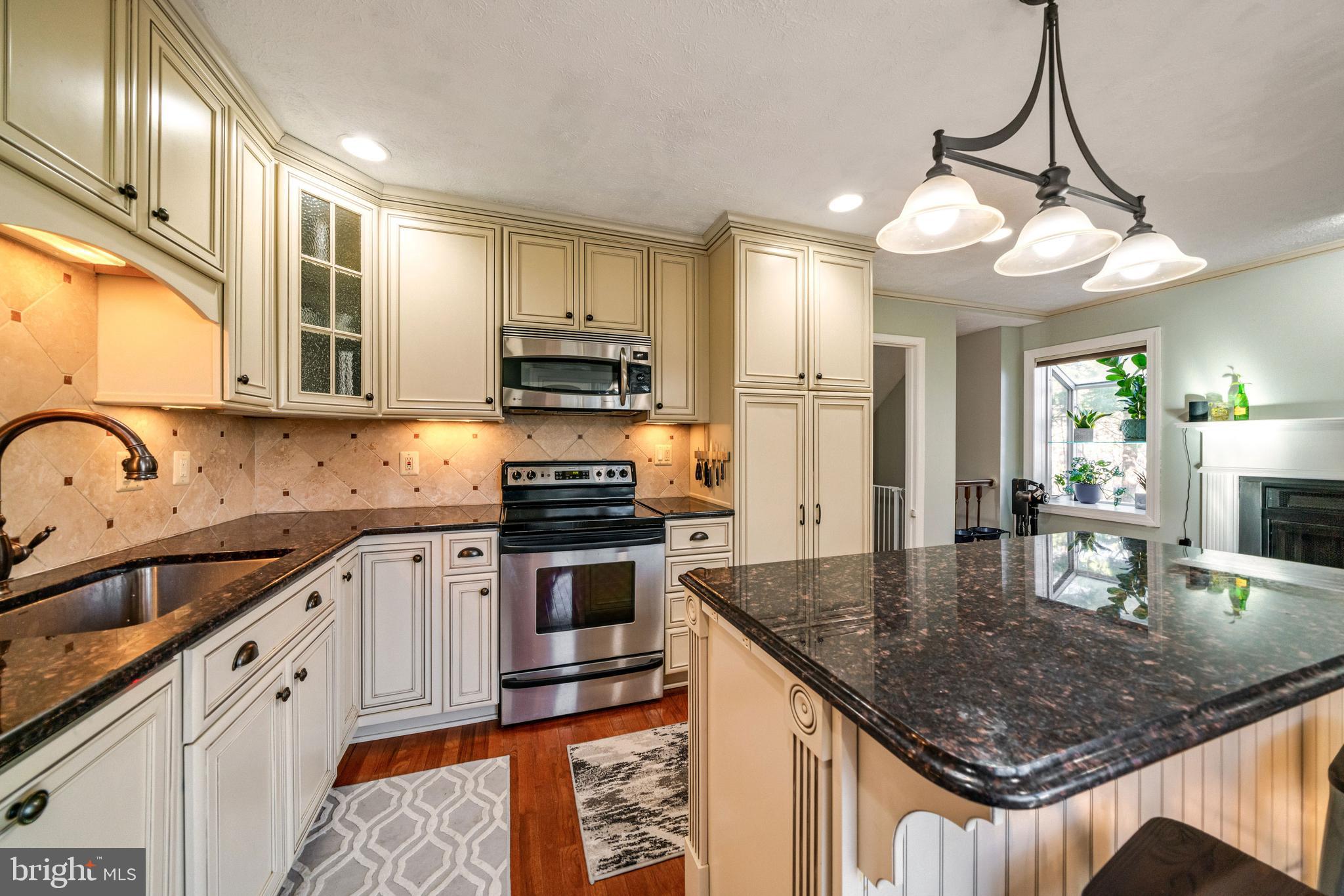 7251 Kousa Lane Springfield, VA 22152 - Photo 11 of 31 Stunning upgraded kitchen