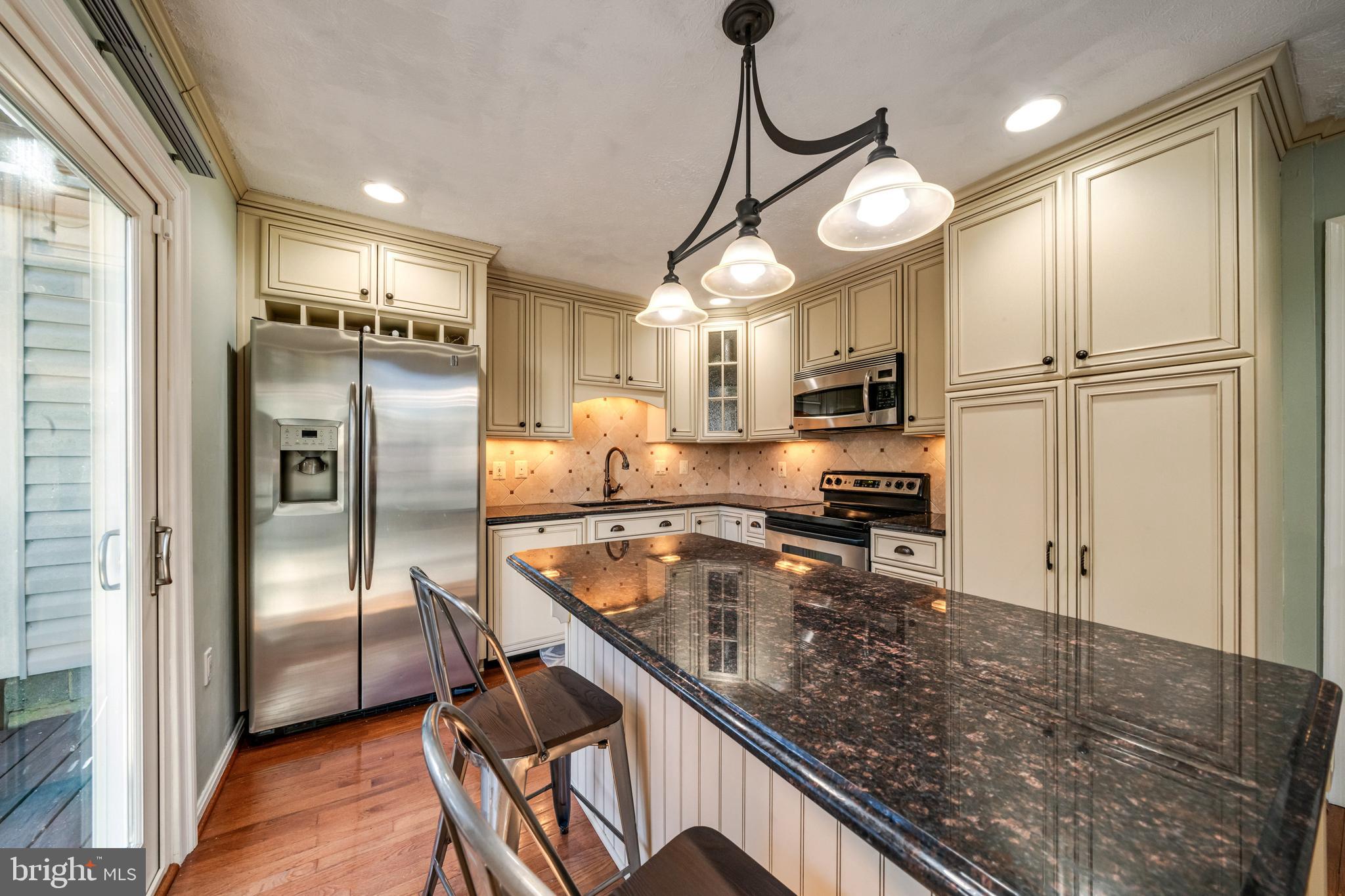 7251 Kousa Lane Springfield, VA 22152 - Photo 8 of 31 Large granite island & stainless steel appliances