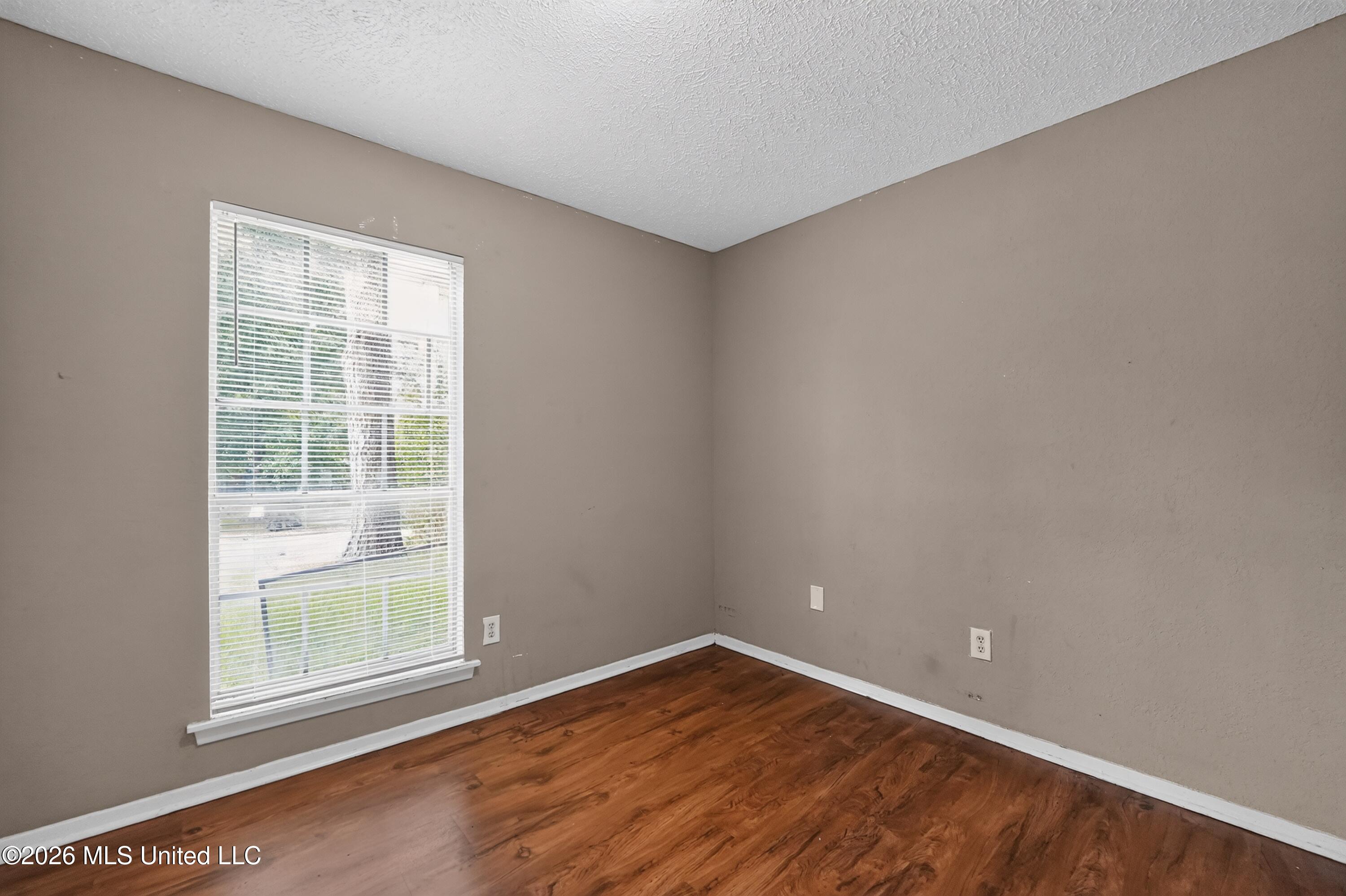 6558 Van Buren Road Jackson, MS 39213 - Photo 28 of 39 31_6558_Van_Buren_Rd-Bedroom-9129