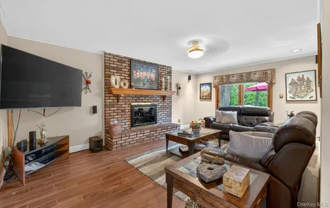 $1,399,999 | 12 Wildwood Drive, Dix Hills, NY 11746