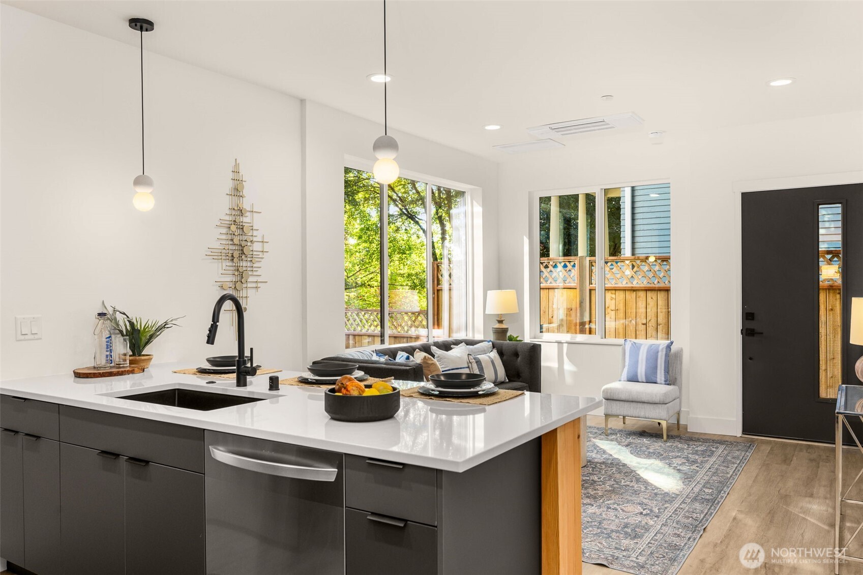 113 24th Avenue East, Unit B Seattle, WA 98112 - Photo 5 of 33