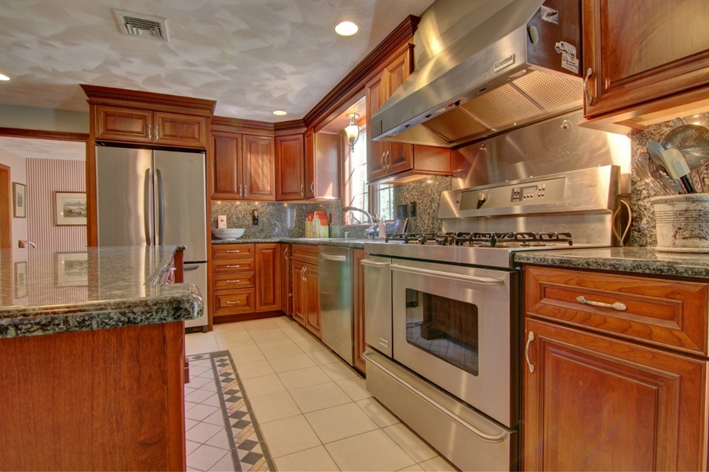 3699 Diamond Hill Road Cumberland, RI 02864 - Photo 9 of 29