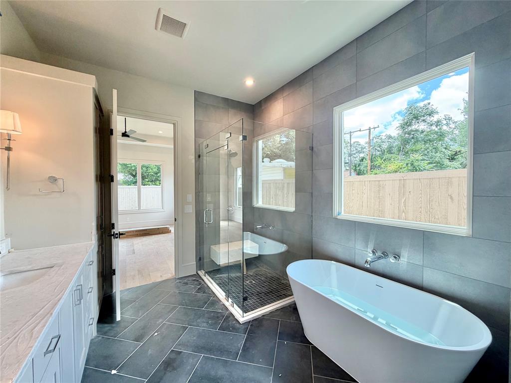 820 Edgefield Road Fort Worth, TX 76107 - Photo 7 of 13