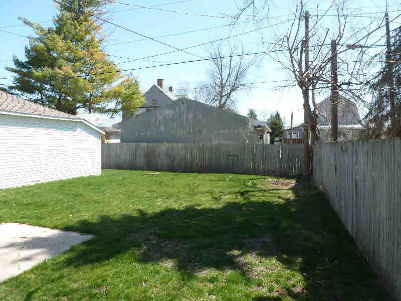 1105 Taylor Street Bay City, MI 48708 - Photo 4 of 19 Gallery Image 4