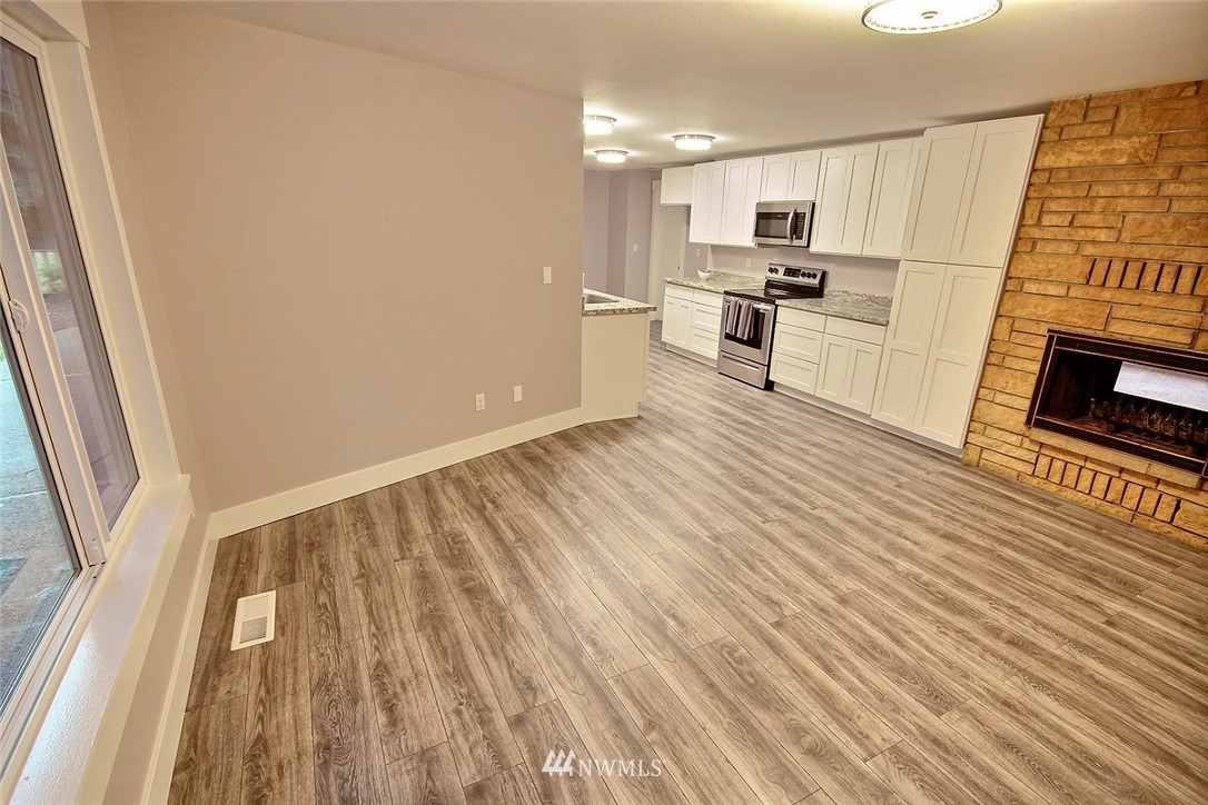 20238 Southeast 152nd Street Renton, WA 98059 - Photo 4 of 25 Gallery Image 4