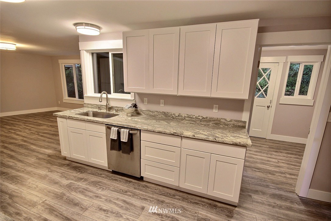 20238 Southeast 152nd Street Renton, WA 98059 - Photo 6 of 25 Gallery Image 6
