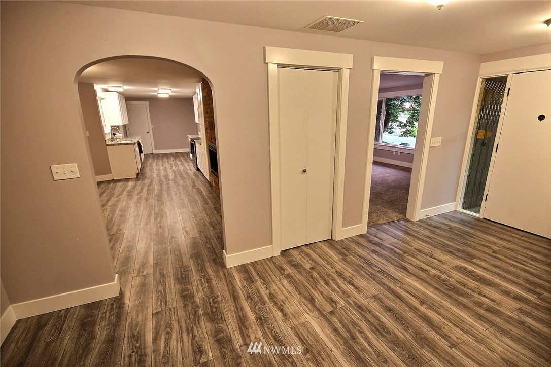 20238 Southeast 152nd Street Renton, WA 98059 - Photo 7 of 25 Gallery Image 7