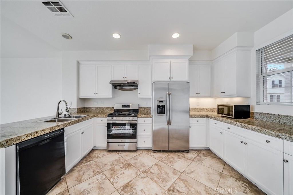 814 Silk Tree Irvine, CA 92606 - Photo 8 of 32