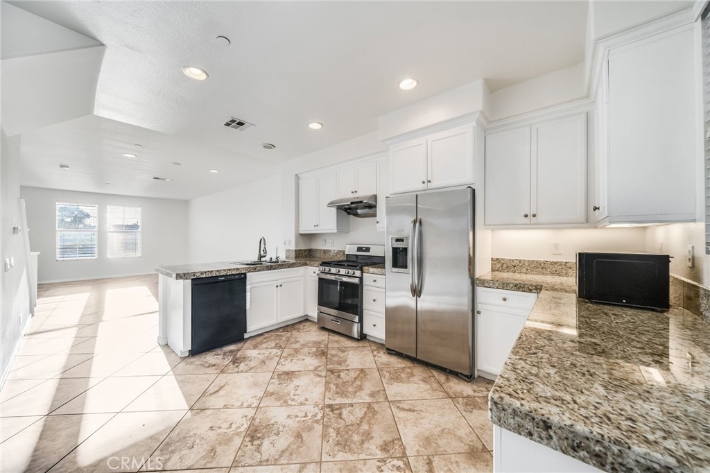 814 Silk Tree Irvine, CA 92606 - Photo 9 of 32