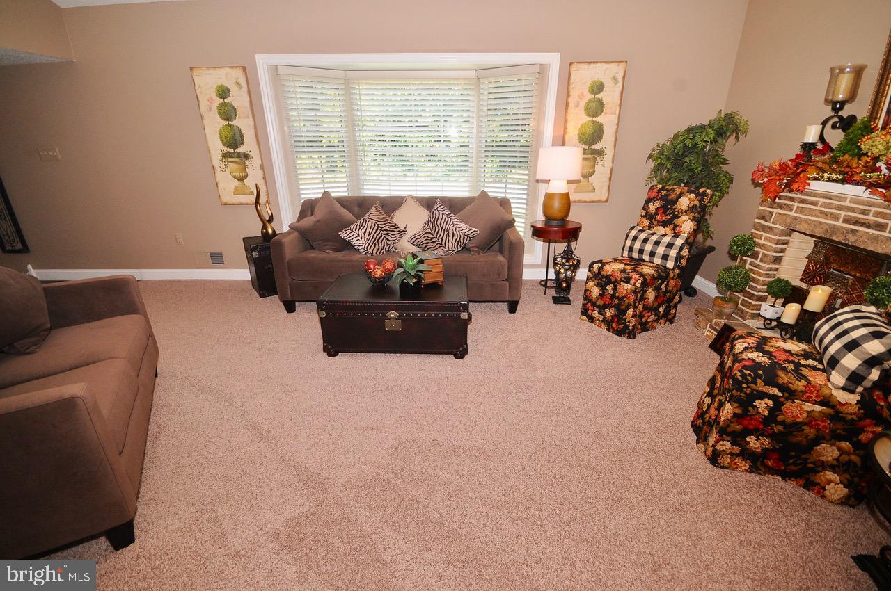 3152 Klockner Road Trenton, NJ 08690 - Photo 19 of 48 Living Room