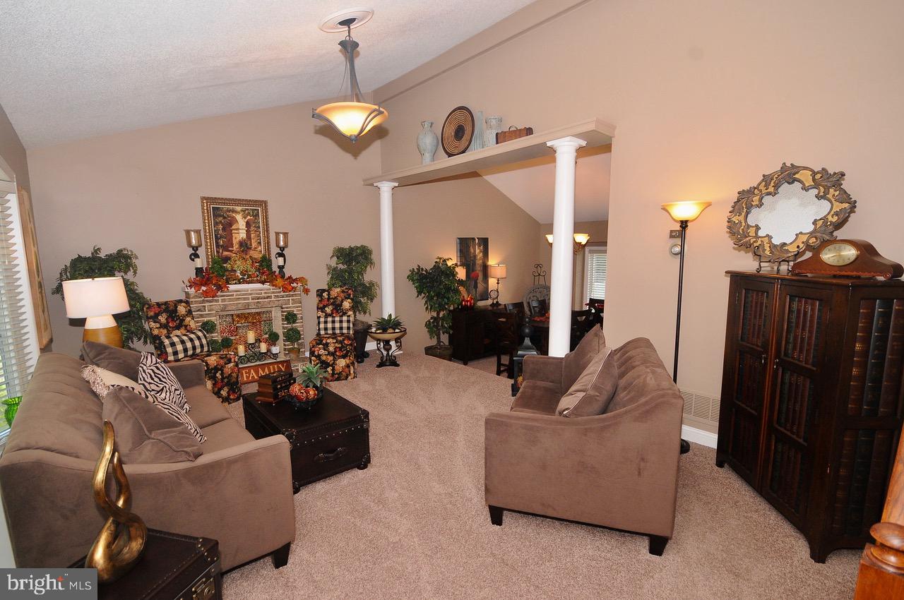 3152 Klockner Road Trenton, NJ 08690 - Photo 22 of 48 Living Room
