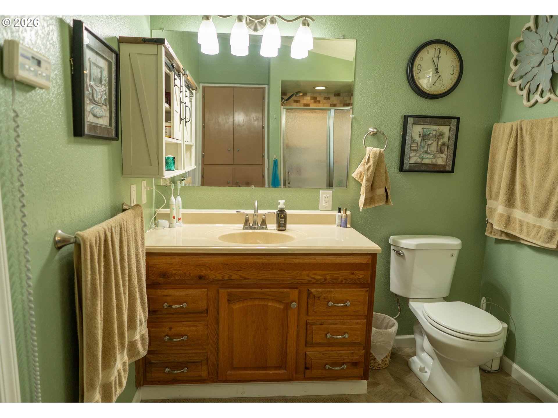 445 Rolling Hills Road Roseburg, OR 97471 - Photo 16 of 48 Bathroom, Attached