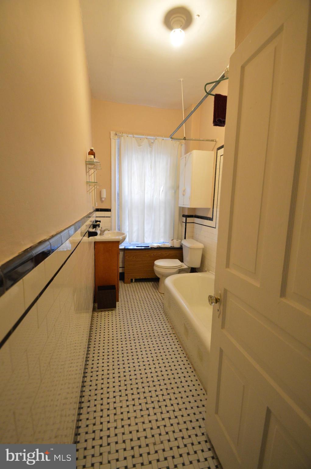5262 Parkside Avenue Philadelphia, PA 19131 - Photo 12 of 33