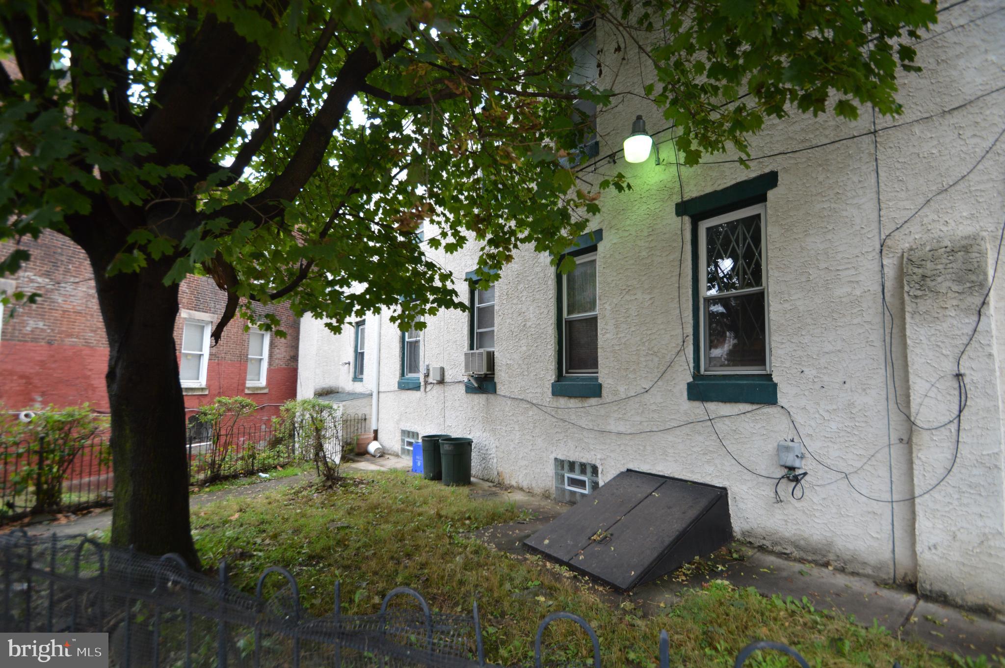 5262 Parkside Avenue Philadelphia, PA 19131 - Photo 4 of 33 Side Yard