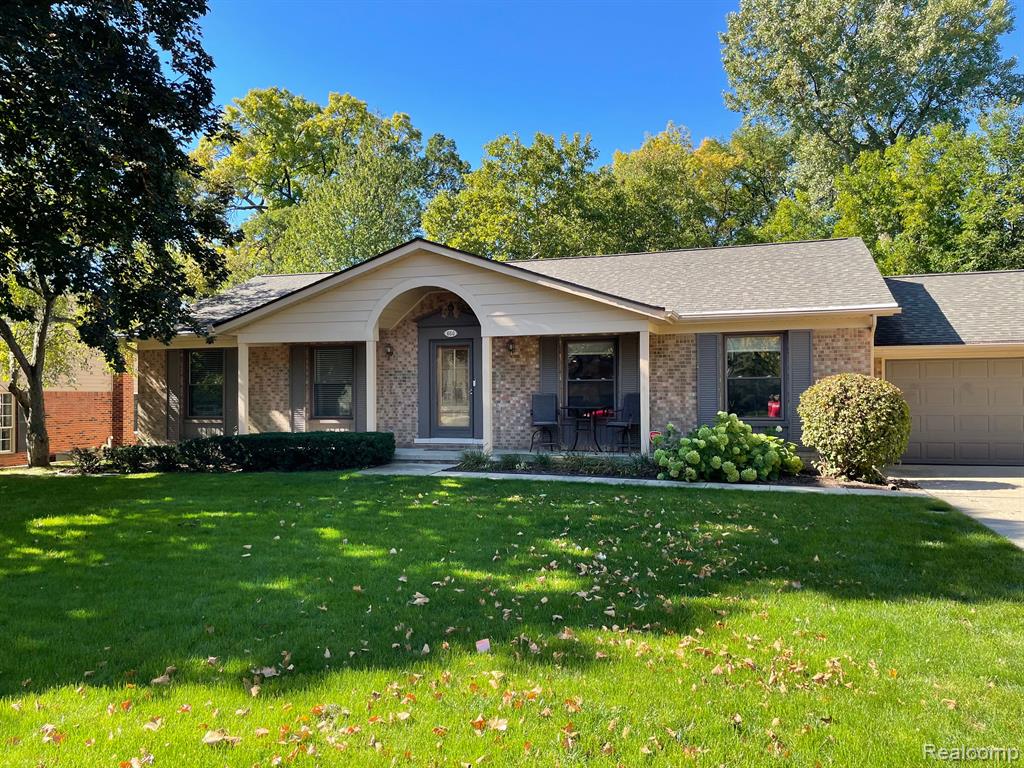 650 Lake Forest Road Rochester Hills, MI 48309 - Photo 1 of 30