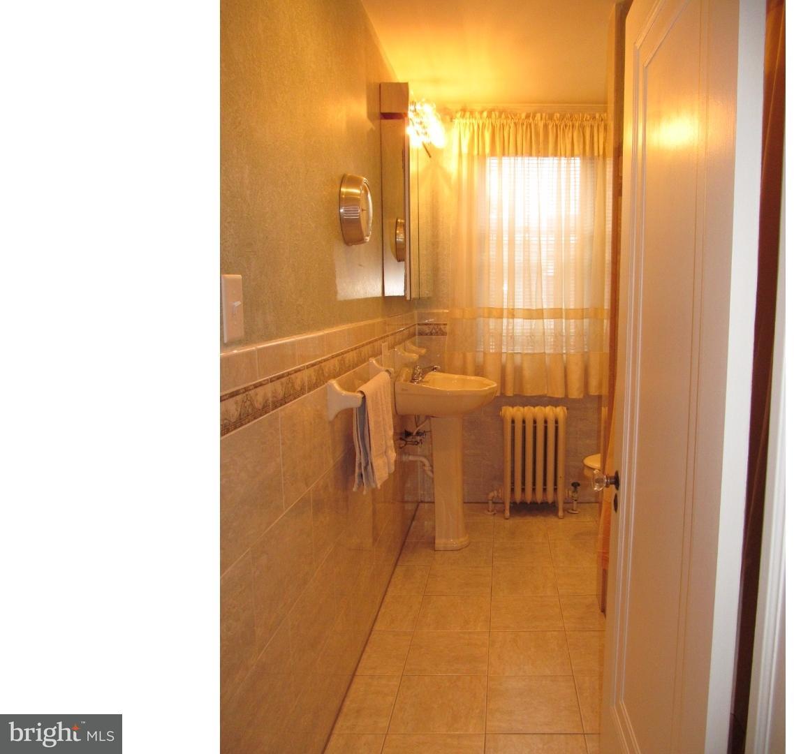 4224 Decatur Street Philadelphia, PA 19136 - Photo 19 of 25 Bathroom