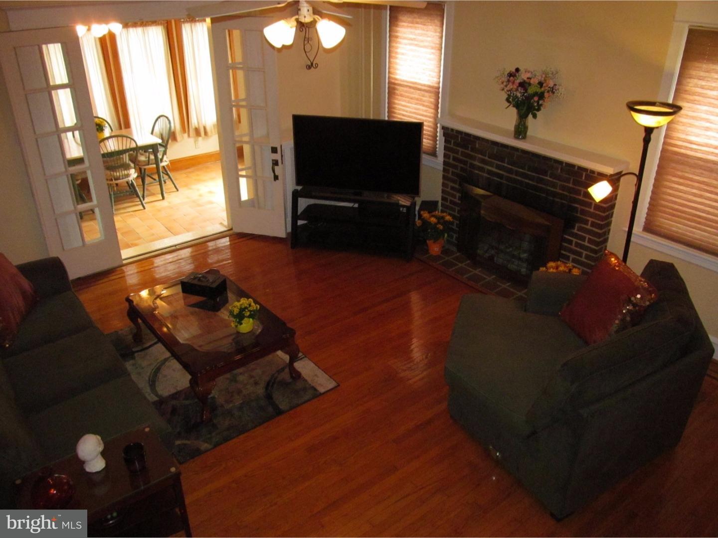 4224 Decatur Street Philadelphia, PA 19136 - Photo 4 of 25 Living Room