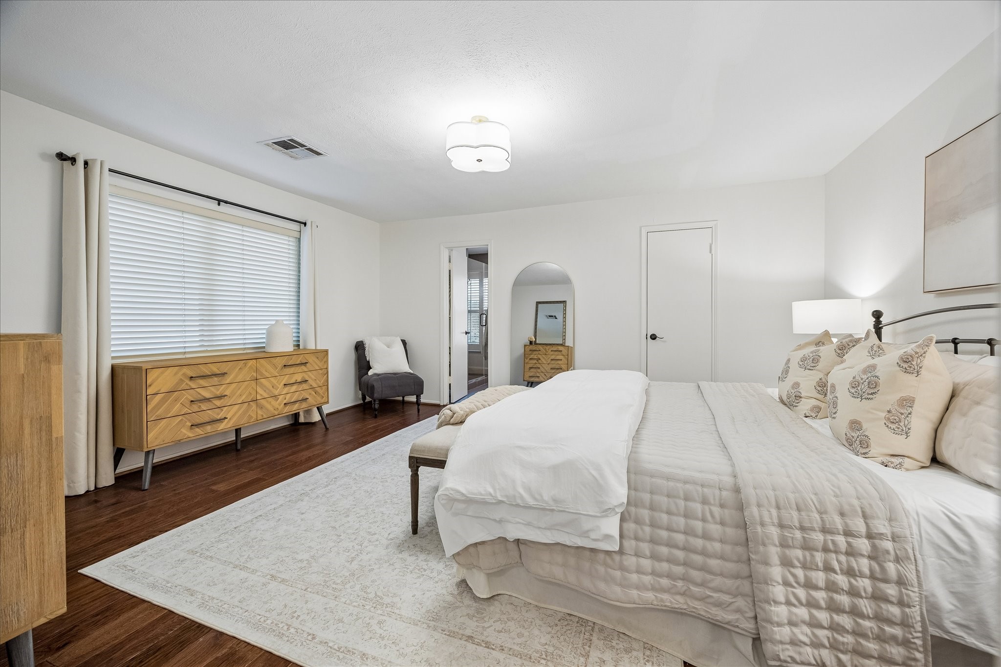 13931 Taylorcrest Road Houston, TX 77079 - Photo 20 of 50 Primary tucked away in the back of first floor