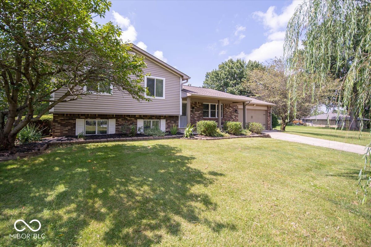 1720 Brer Rabbit Drive Greenwood, IN 46143 - Photo 2 of 31 Gallery Image 2