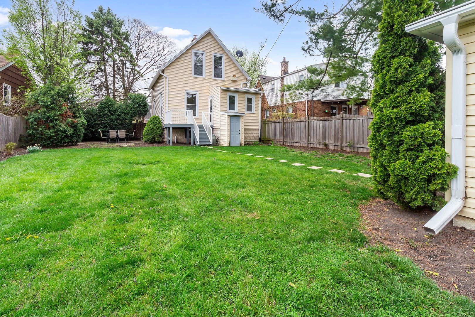 9430 Jackson Avenue Brookfield, IL 60513 - Photo 16 of 17 a view of a house with backyard and garden