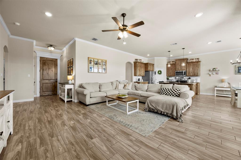 209 Bayless Avenue Godley, TX 76044 - Photo 3 of 30