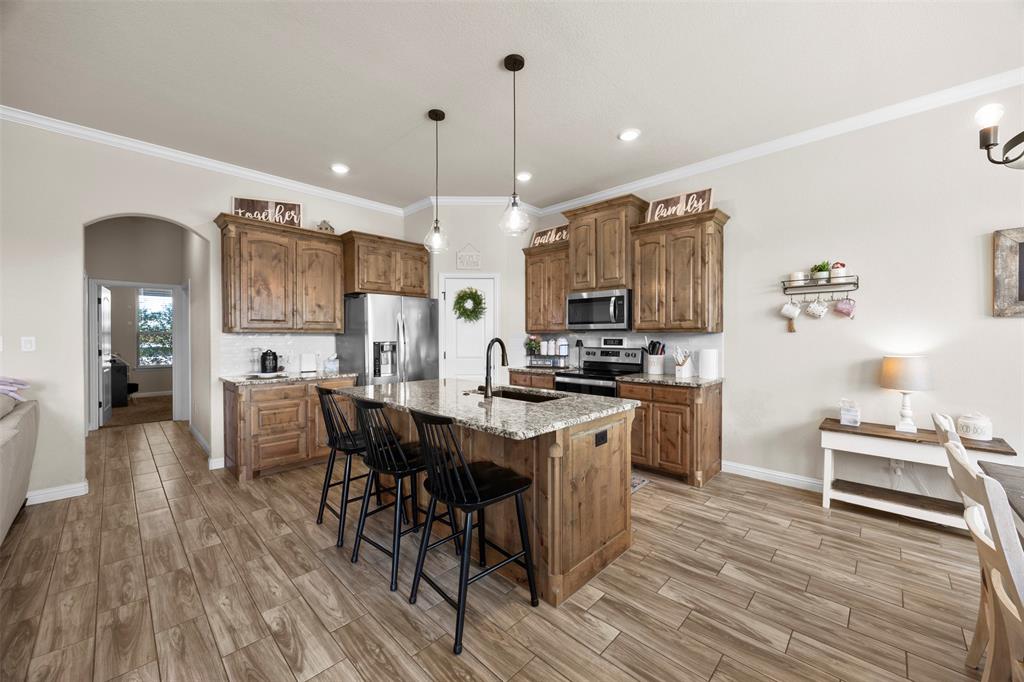 209 Bayless Avenue Godley, TX 76044 - Photo 8 of 30