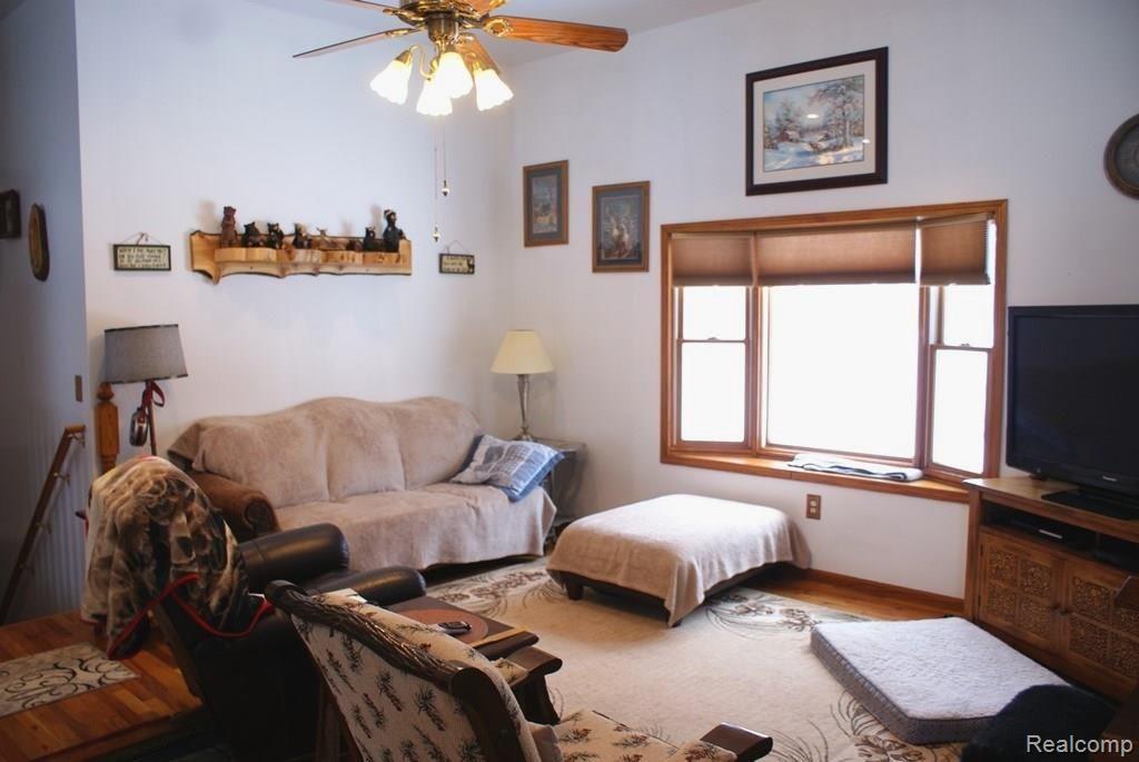 2340 Castle Road North Branch, MI 48461 - Photo 5 of 29 DSC05529.JPG