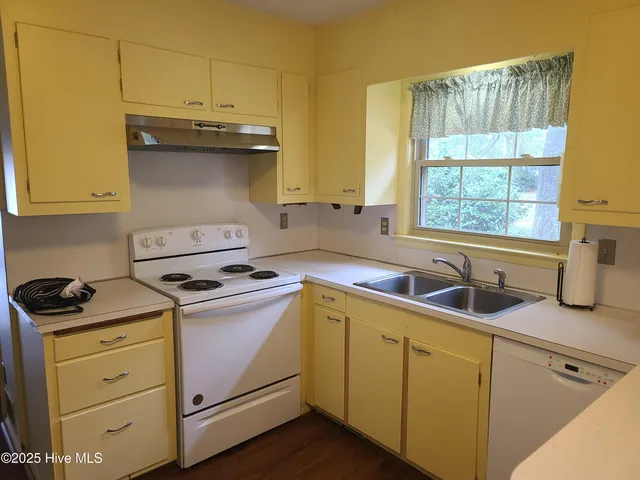 $219,000 | 1700 Dubose Drive, Kinston, NC 28504