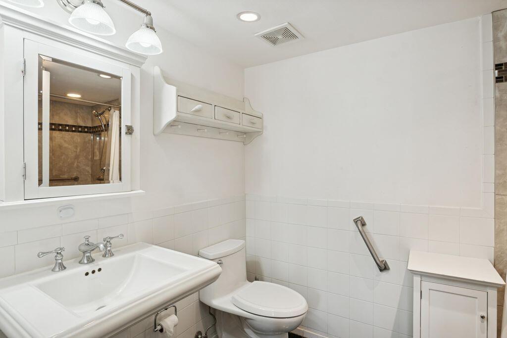 1 Harbourside Drive, Unit 1103 Delray Beach, FL 33483 - Photo 37 of 40 gny0RyZg