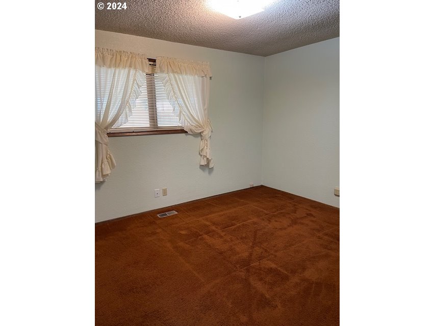 415 South 32nd Street Springfield, OR 97478 - Photo 6 of 10 a view of empty room