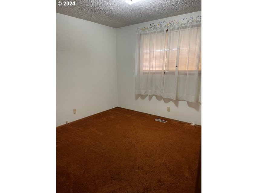 415 South 32nd Street Springfield, OR 97478 - Photo 10 of 10 a view of an empty room