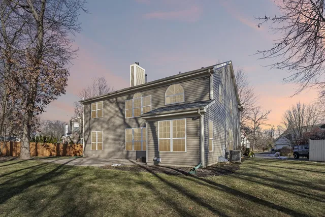 $700,000 | 1986 South Egret Court, Libertyville, IL 60048