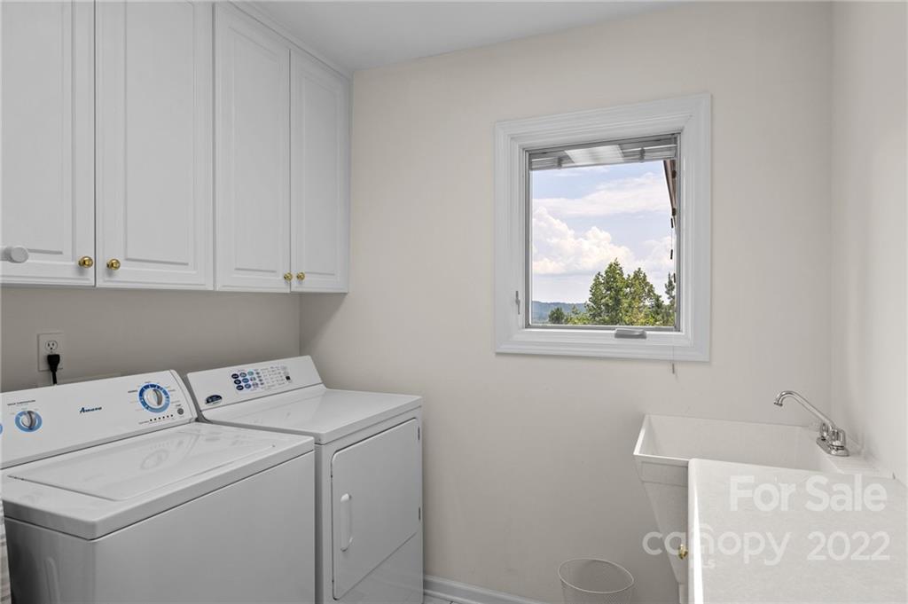 428 Smith Road Columbus, NC 28722 - Photo 9 of 48 a utility room with dryer and washer
