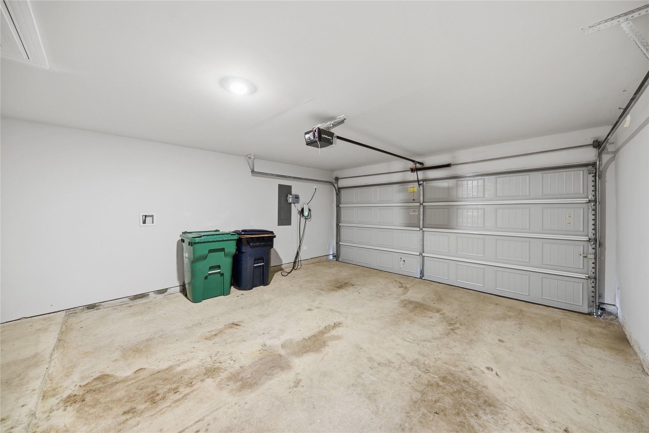 1010 Fannin Street Brenham, TX 77833 - Photo 8 of 30 a view of a garage