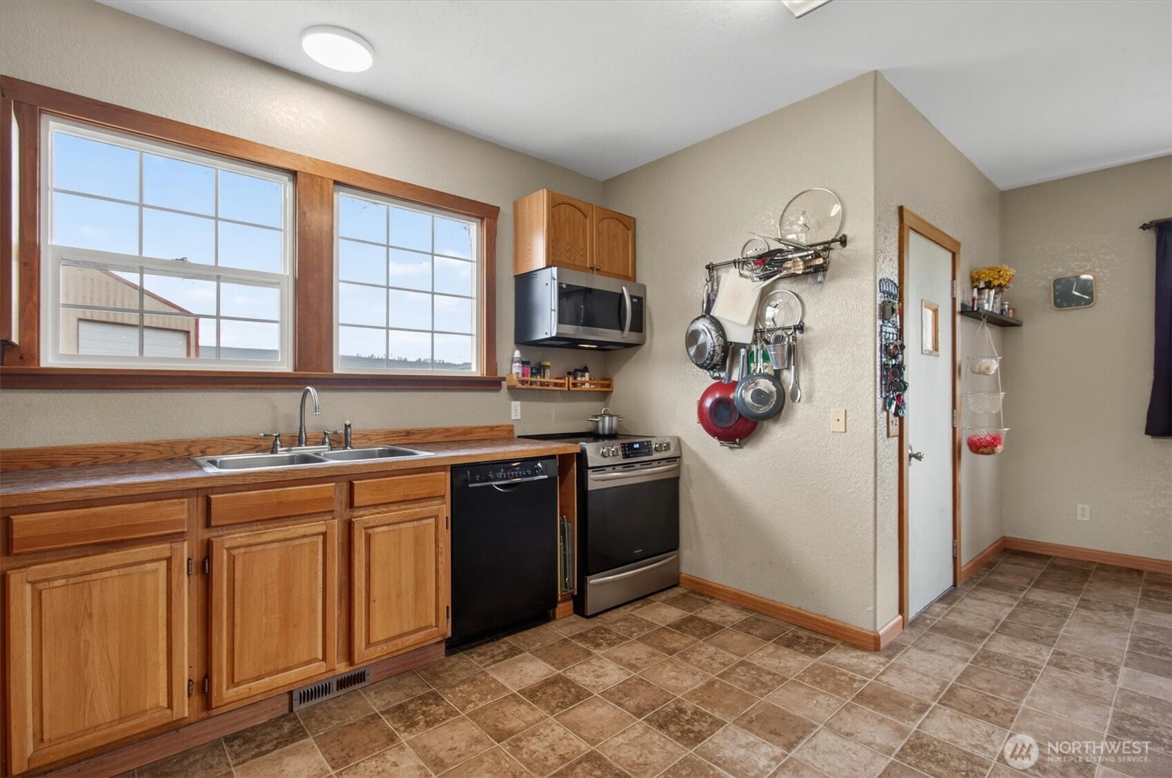 95 West Birnie Slough Road Cathlamet, WA 98612 - Photo 9 of 40