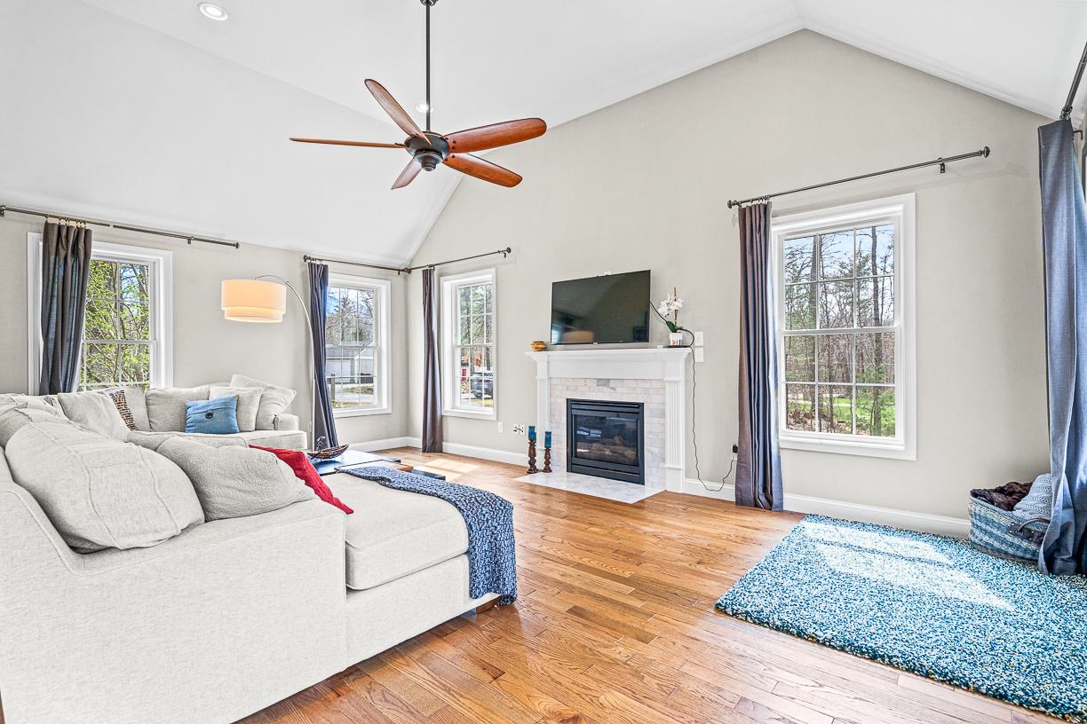 2 Leblanc Road Pelham, NH 03076 - Photo 3 of 31